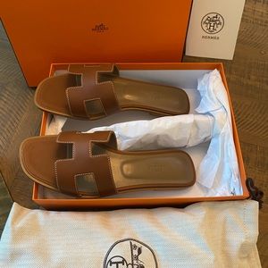 Hermès Sandale in Box calfskin with iconic "H"